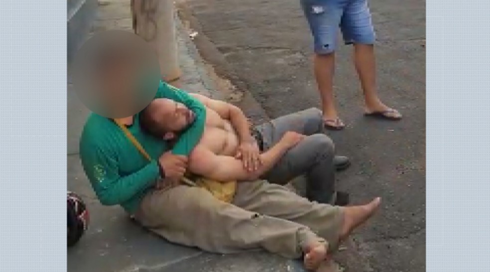 Suspeito de tentar furtar moto é detido pelo dono do veículo em Ribeirão Preto — Foto: Reprodução/ EPTV