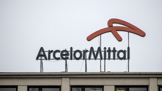 ArcelorMittal tem queda forte no lucro no 4º trimestre, abaixo de projeções 