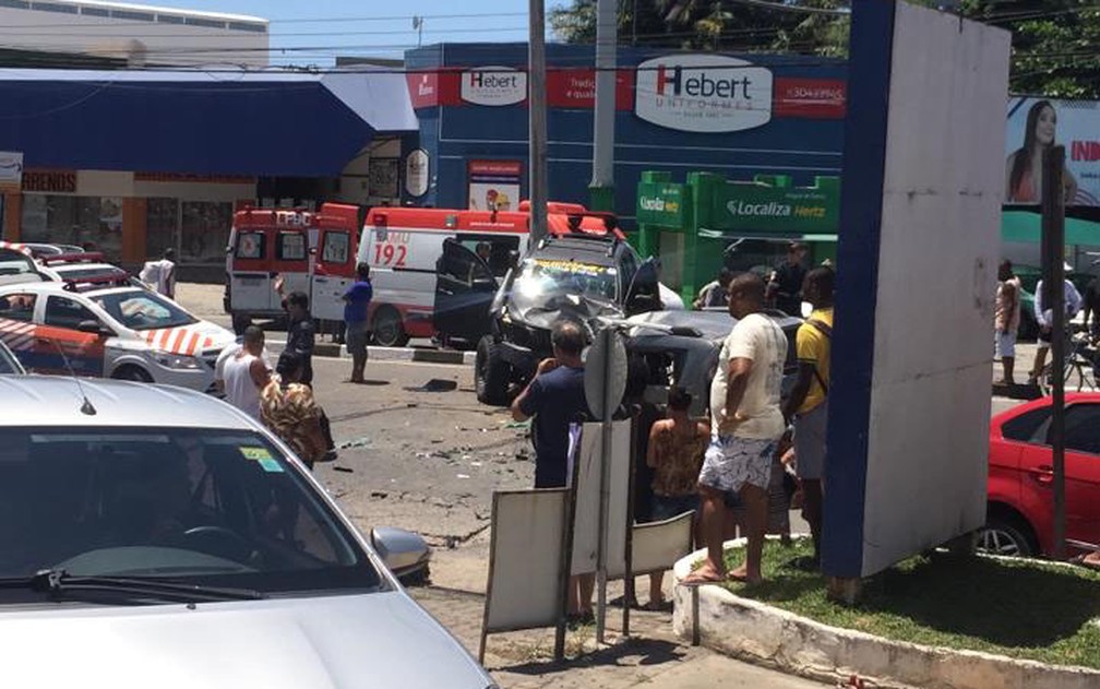 Além do Corpo de Bombeiros, Samu está no local.  — Foto: Alexandre Berenguer / Arquivo Pessoal