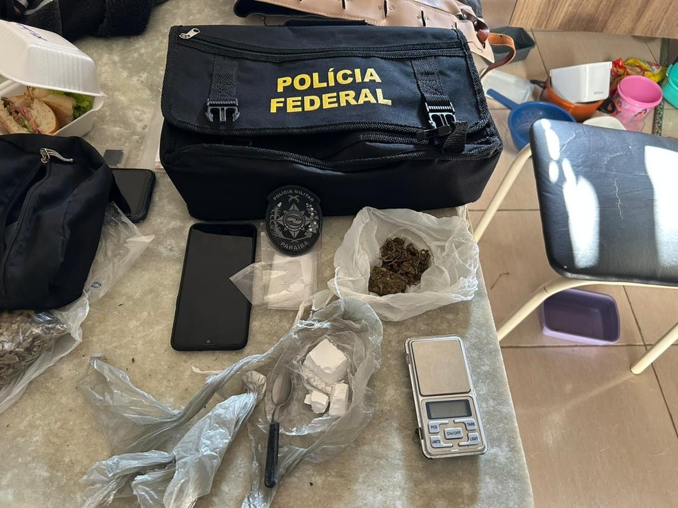 Operação da PF cumpre mandados de prisão contra suspeitos de tráfico de drogas, na Paraíba — Foto: PF/Divulgação