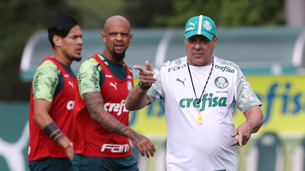 Vanderlei Luxemburgo definiu a zaga titular com  Felipe Melo e Gustavo Gomez no Palmeiras — Foto: Cesar Greco / Ag Palmeiras