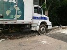 Caminhão de coleta seletiva perde os freios e arrasta carros em Jundiaí