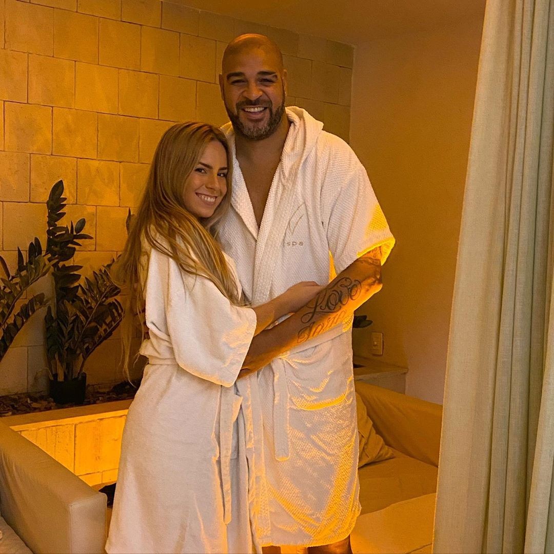 Adriano Imperador curte spa com namorada (Foto: Reprodução/Instagram)
