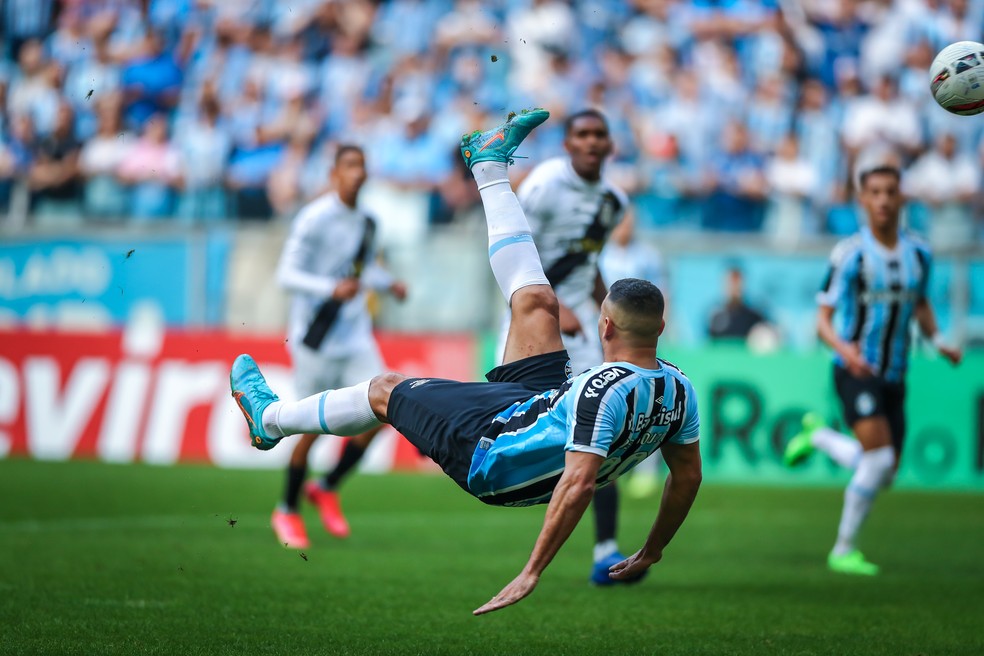 Diego Souza faz gol de bicicleta para o Grêmio — Foto: Lucas Uebel/Grêmio