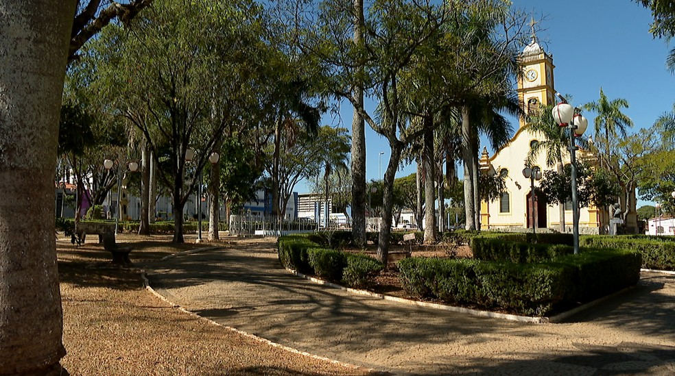Guarda Civil Municipal de Pedregulho (SP) promete intensificar fiscaliza&ccedil;&atilde;o contra abertura ilegal de estabelecimentos comerciais durante quarentena &mdash; Foto: Jefferson Severiano Neves/EPTV