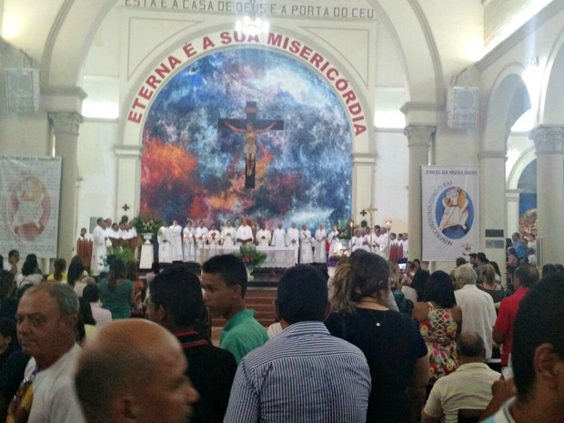 Católicos do Acre se reuniram na Catedral Nossa Senhora de Nazaré, em Rio Branco, para celebrar jubileu (Foto: Iryá Rodrigues/G1)