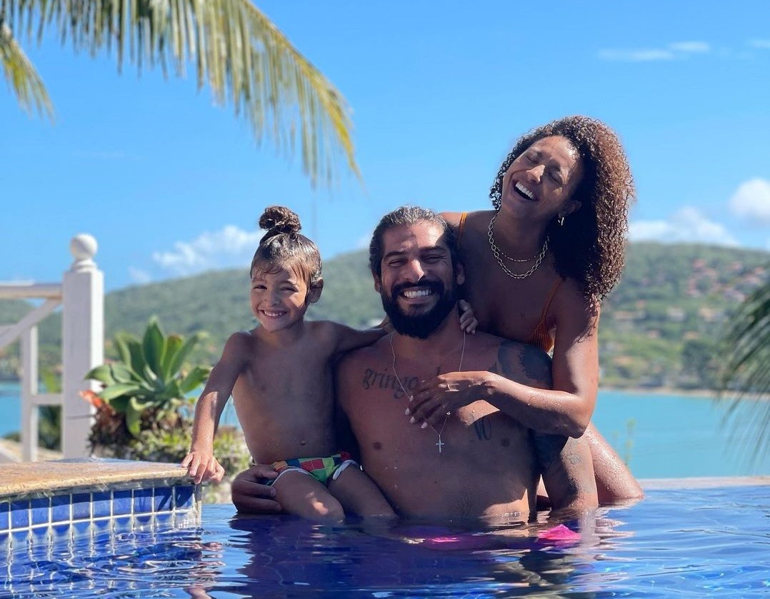 Recém-casados, Sheron Menezzes e Saulo Camelo levam filho, Benjamin, a viagem familiar (Foto: Reprodução/Instagram)