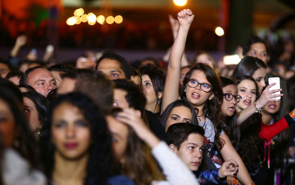 Público acompanhou show de Anitta de perto (Foto: Laecio Lacerda)