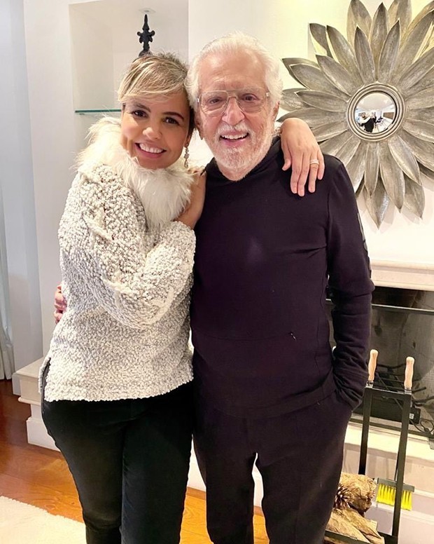 Carlos Alberto de Nóbrega com a mulher, Renata Domingues (Foto: Reprodução Instagram) Carlos Alberto de Nóbrega com a mulher, Renata Domingues (Foto: Reprodução Instagram)