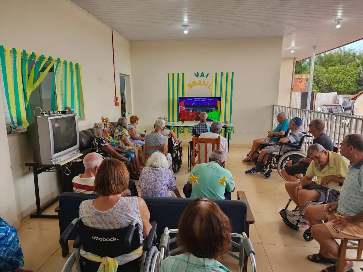 Jogo da Seleção Brasileira na Copa do Mundo muda rotina de asilo do ...