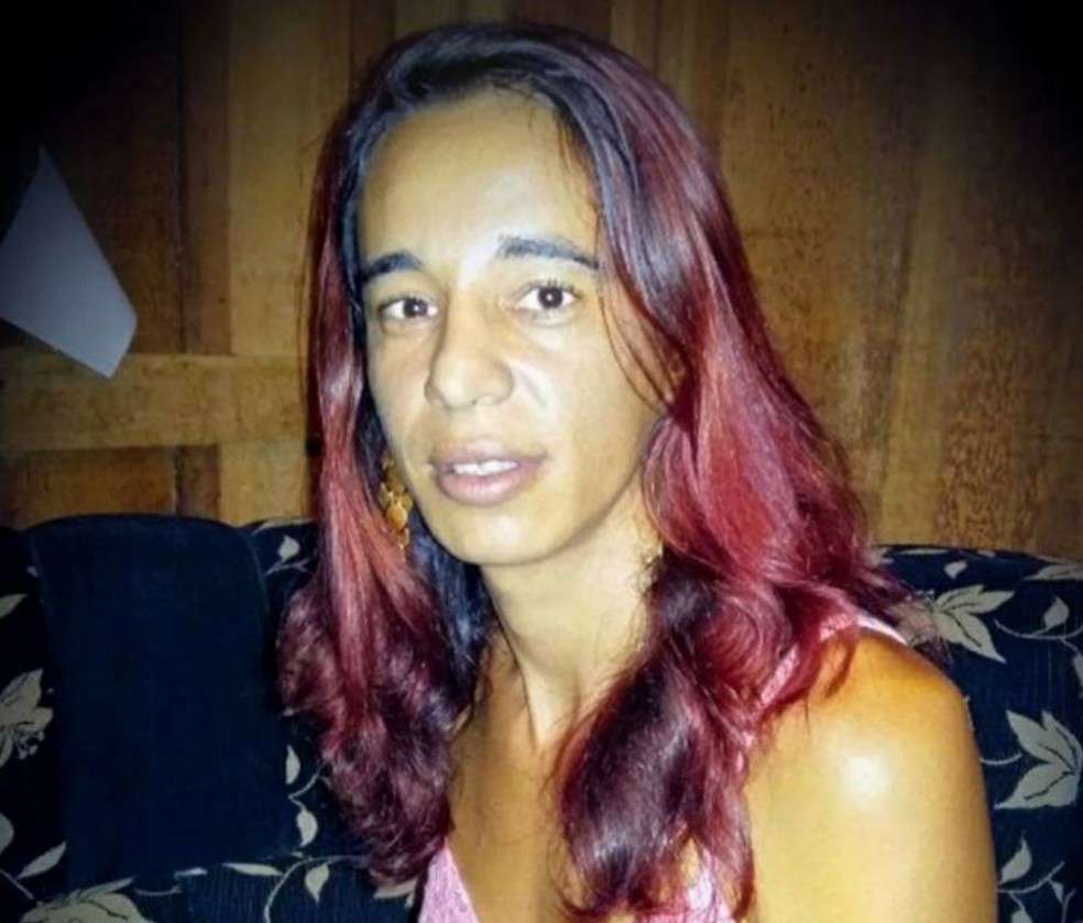 Transexual Valdir Firmino Rocha, mais conhecida como Val Eventos, de 34 anos — Foto: Alerta Notícias/Reprodução