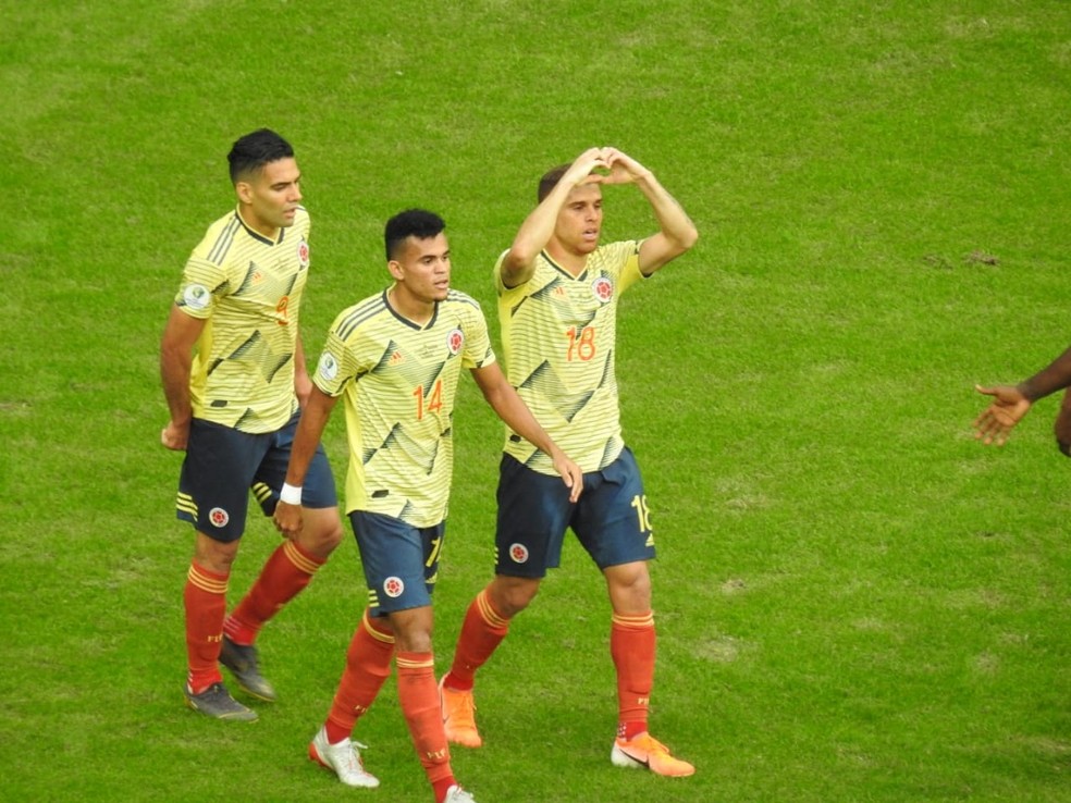Cuellar comemora o gol marcado pela Colômbia contra o Paraguai — Foto: Hector Werlang