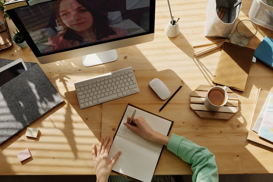 Reunião virtual - videoconferência - chefe remoto - gestão remota - home office