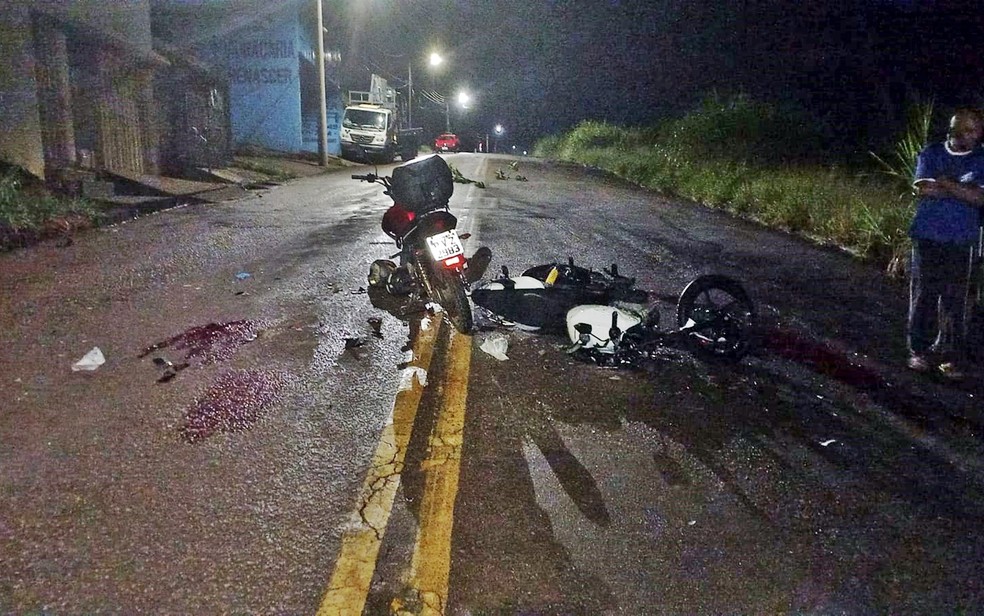 Homem morre e outro fica ferido após motos baterem de frente na Avenida Benjamim Elizei, em Varginha, MG — Foto: Reprodução / Redes Sociais