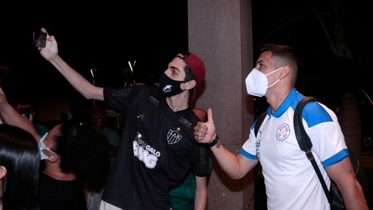Com Alonso, Schelotto e Balbuena reconhecidos, delegao do Paraguai chega a BH sem alarde