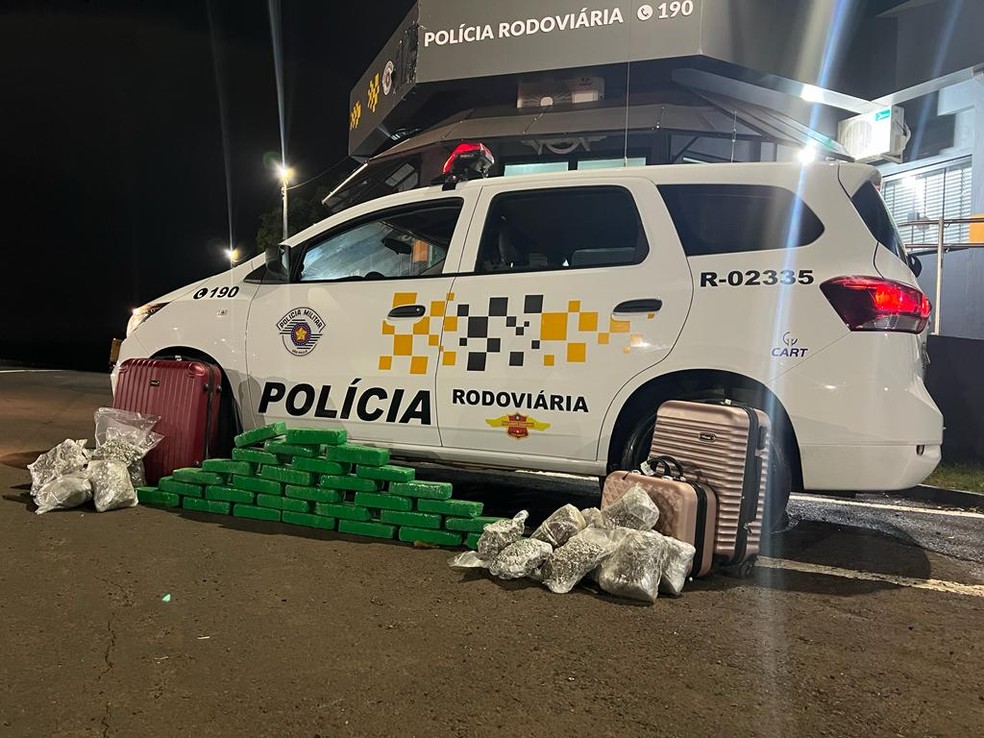 Polícia Rodoviária prende duas mulheres que viajavam com pacotes de maconha em Ourinhos — Foto: Redes sociais