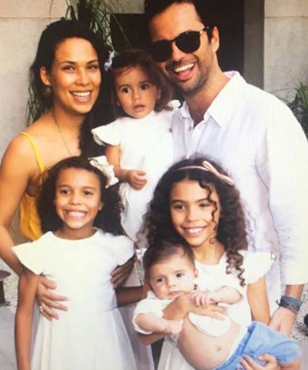 Bia Antony e família (Foto: Reprodução/Instagram)
