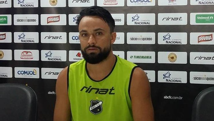 Nando atacante do ABC (Foto: Jocaff Souza/GloboEsporte.com)