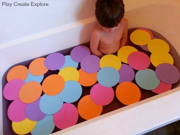 Banho colorido é bem educativo (Foto: Reprodução/PlayCreateExplore)