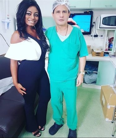 A técnica em enfermagem Kelen Cristina Santos também é investigada no caso do cirurgião equatoriano — Foto: Reprodução