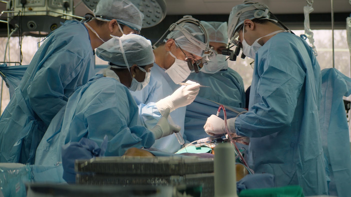 Cirurgiões Inovadores estreia em dezembro na Netflix (Foto: Divulgação)