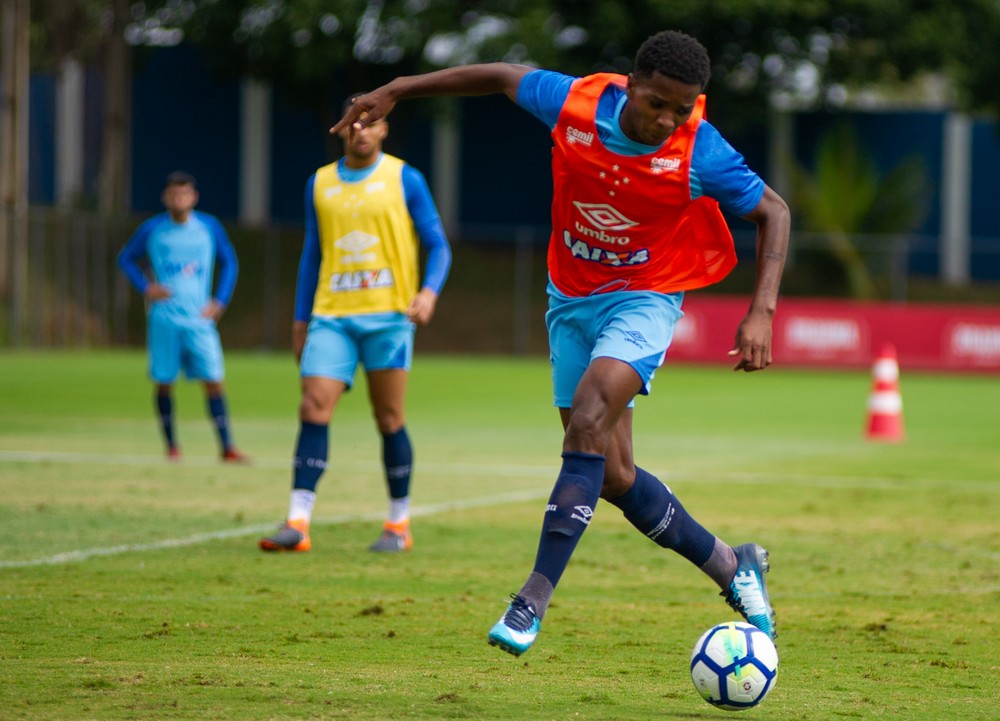 Jovens da base do Cruzeiro sonham com chance