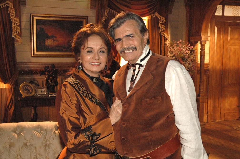 Joana Fomm e Tarcísio Meira em cena de 'Bang Bang' (2005) — Foto: TV Globo / Kiko Cabral