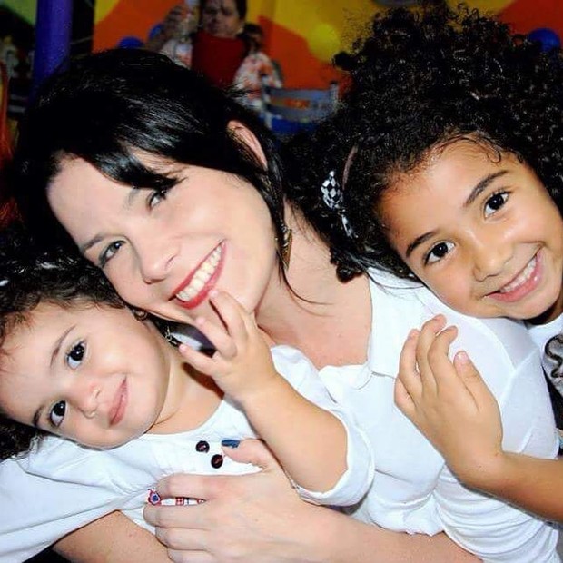 Samara Felippo com as filhas (Foto: Reprodução/Instagram)