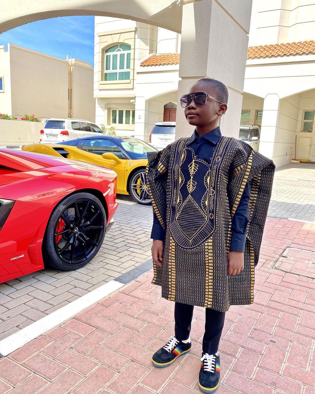 No Instagram, Muhammed Awal Mustapha ostenta vida de luxo com mansão em Dubai e frota de carros de luxo (Foto: Reprodução/Instagram)