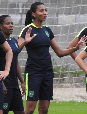 Bruna Benites durante o treino da seleção  (Foto: Cíntia Barlem)