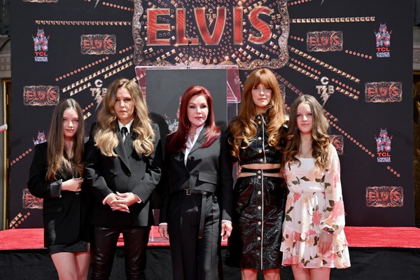 Riley Keough explica nome da filha: 'escolhemos antes do filme do Elvis