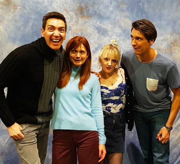 Evanna Lynch (Luna Lovegood), Oliver Phelps (George Weasley), James Phelps (Fred Weasley) e Bonnie Wright (Ginny Weasley), em uma reunião informal de membros do elenco da franquia Harry Potter (Foto: Instagram)