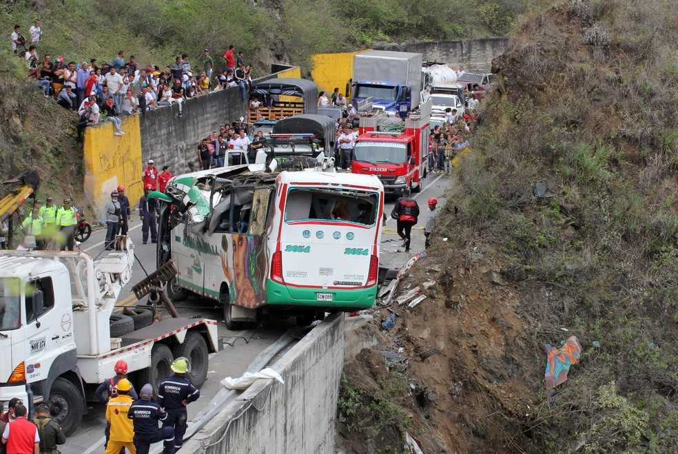 Police, firemen and rescue teams were involved in the rescue operation.  - Photo: Leonardo Castro / AFP