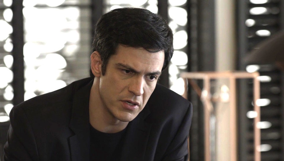 Eric questiona Malagueta  (Foto: TV Globo)