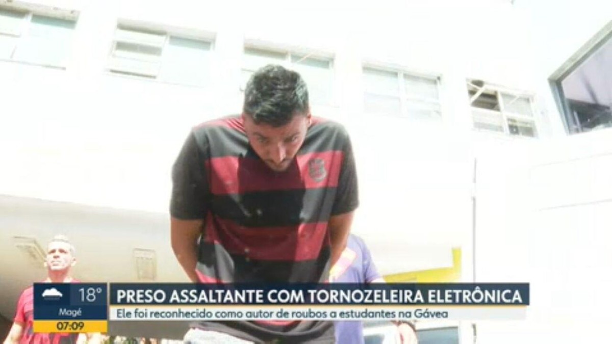 Homem com tornozeleira eletrônica e apontado como autor de assaltos conta estudantes é preso em flagrante na Zona Sul do Rio