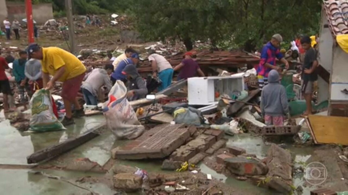Reservatório se rompe e destrói casas no Agreste da Paraíba