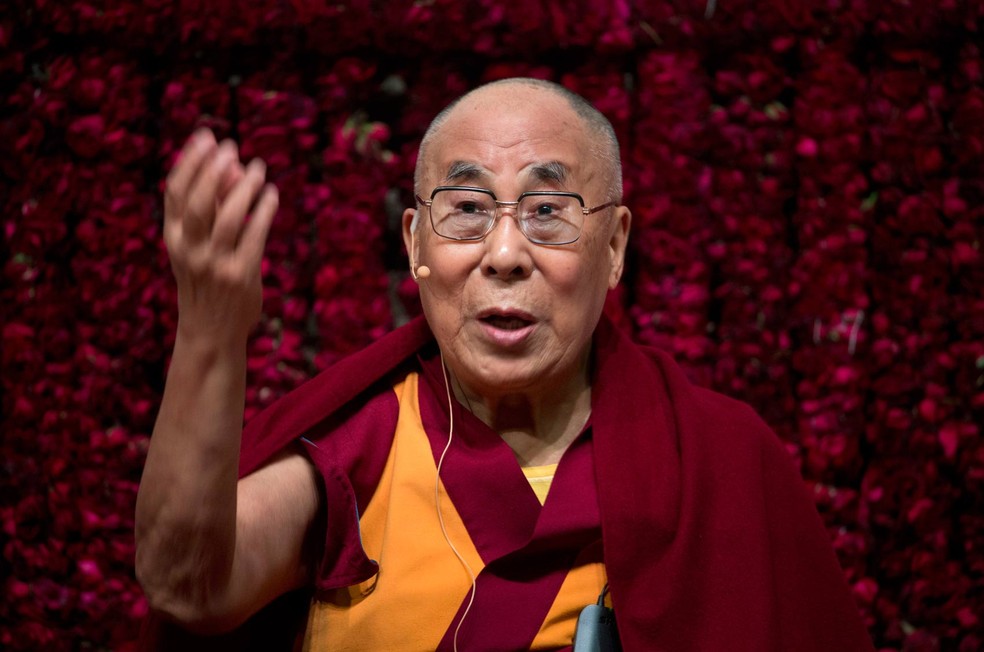 Dalai Lama se encontrarÃ¡ pela primeira vez com vÃ­timas de abuso sexual por mestres budistas â€” Foto: Tsering Topgyal/AP