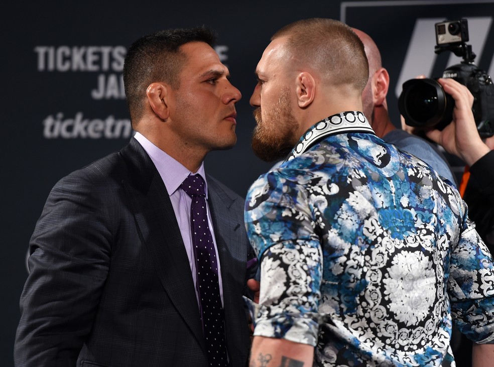 Rafael dos Anjos e Conor McGregor estiveram escalados para se enfrentarem no UFC 197, em marÃ§o de 2016 â�� Foto: Getty Images