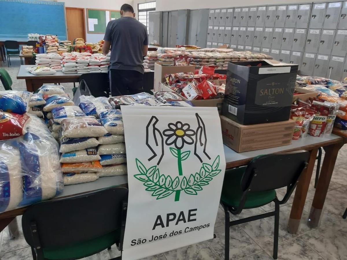 Apae arrecada 300 cestas básicas para alunos em São José