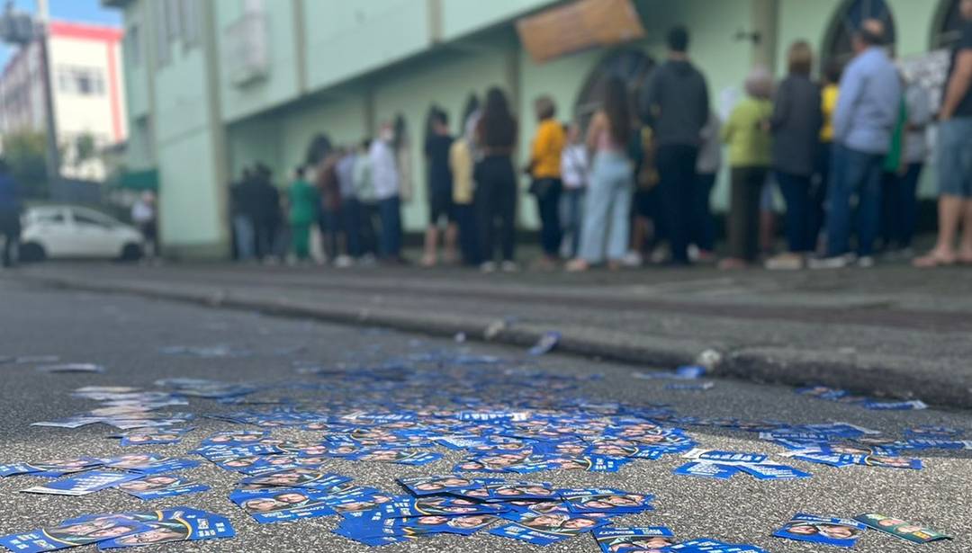 Florianópolis: Registro de derrame de santinhos em via pública