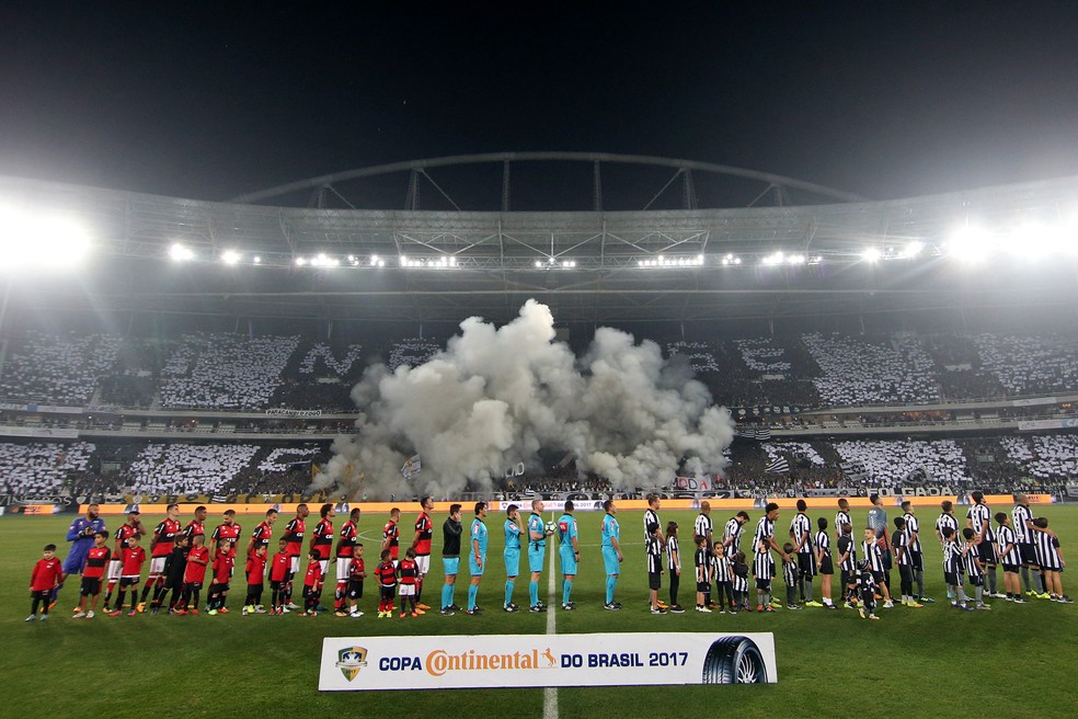Botafogo x Flamengo, no primeiro jogo da semifinal da Copa do Brasil (Foto: Satiro Sodré / SSPress)