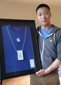 Sam sung mostra seus pertences da Apple (Foto: Divulgação Ebay)