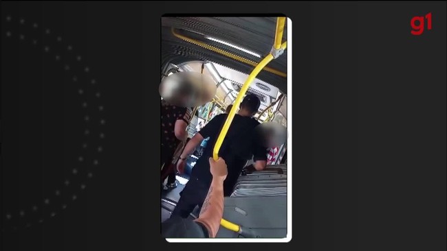 Mulher é morta com golpe de faca dentro de ônibus de Curitiba