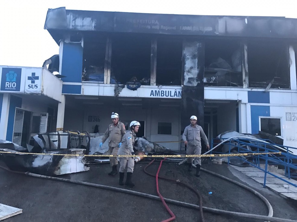 Fogo destruiu o segundo andar da Coordenação Regional do Lourenço Jorge — Foto: Patrícia Teixeira/G1