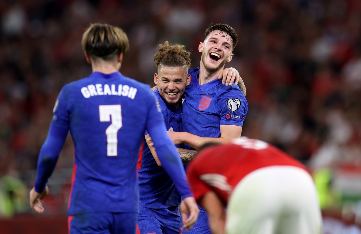 Manchester United planeja reformulação e mira três reforços para o meiocampo, diz jornal