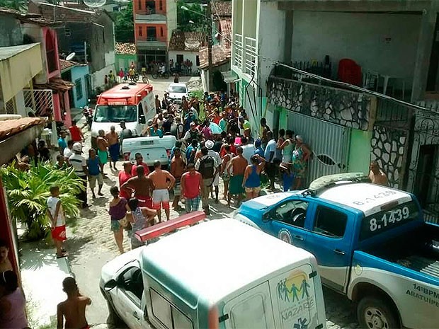 Acidente envolvendo mãe e filhos em Nazaré (Foto: Carlos José/Voz da Bahia)