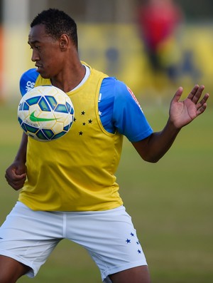 Volante ou lateral? Fabrício só sabe que será titular, mais uma vez, nesta 5ª