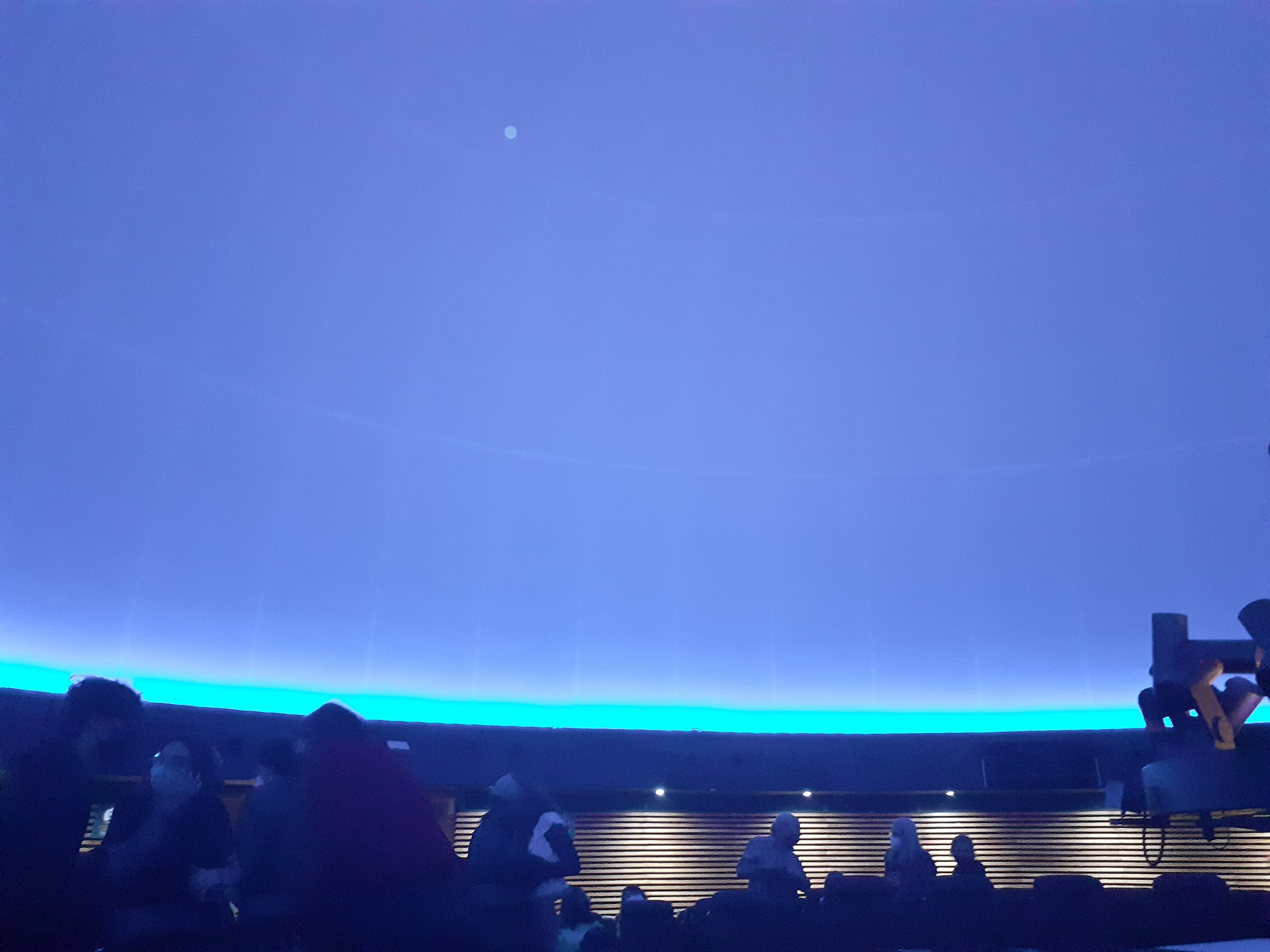 Planetário Aristóteles Orsini disponibiliza atrações full dome, aproveitando a cúpula do prédio para reproduzir vídeos e fotos astronômicas (Foto: Vanessa Centamori )