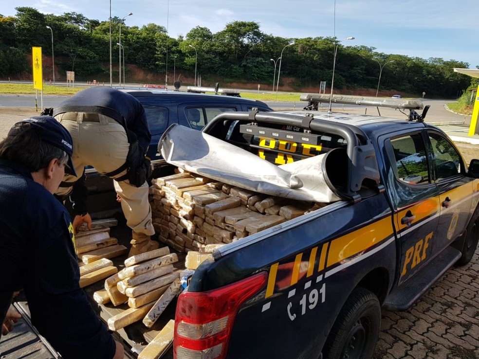 Droga será encaminhada para a Polícia Federal — Foto: Polícia Rodoviária Federal/ Divulgação