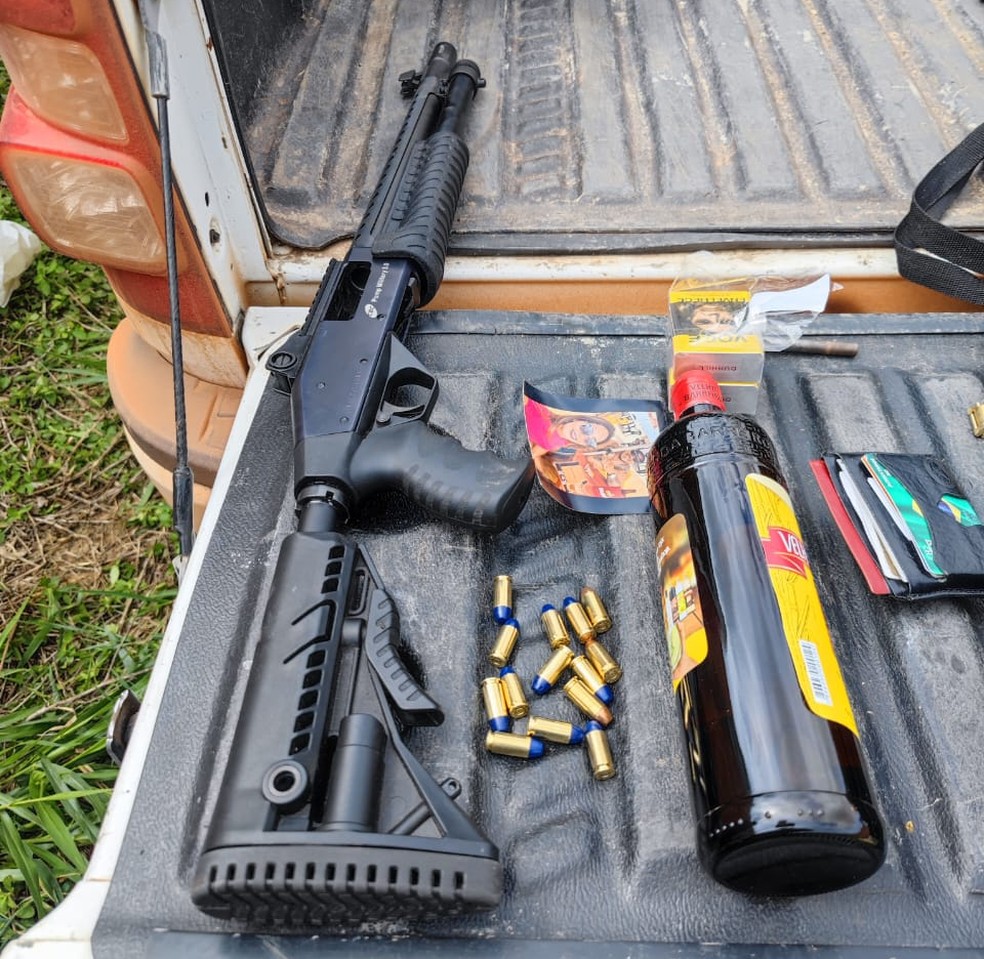 Arma que teria sido usada em chacina em bar Sinop.  — Foto: Reprodução 